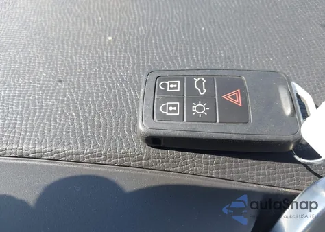 2015 Volvo Xc60 T5/T5 Premier z USA, uszkodzony, nr VIN YV4612RK8F2648980